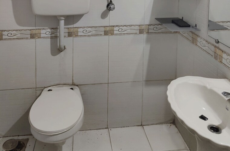 Bathroom, bredco-hill-view-park Pg For Boys In Kandivali East 10716217