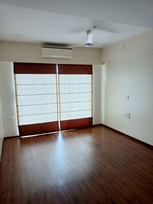 Room in 4 BHK Apartment at Supreme Amadore, Baner – for Rent