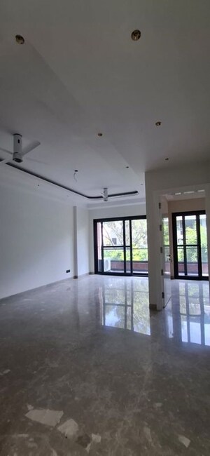 Room in 3 BHK Builder Floor at Chittaranjan Park – for Sale