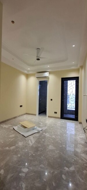 Room in 3 BHK Builder Floor at Chittaranjan Park – for Sale