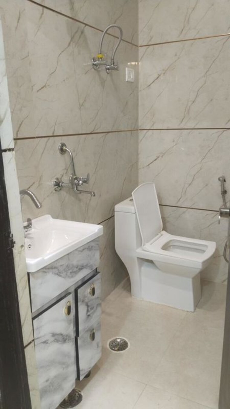 Bathroom, niti khand i 2 Bedroom 850 Sq.Ft. Builder Floor In Niti Khand I Ghaziabad 10716284