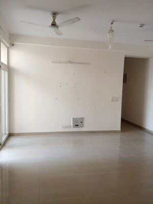 Room in 2.5 BHK Apartment at Amrapali Verona Heights Phase II, Amrapali Leisure Valley – for Rent