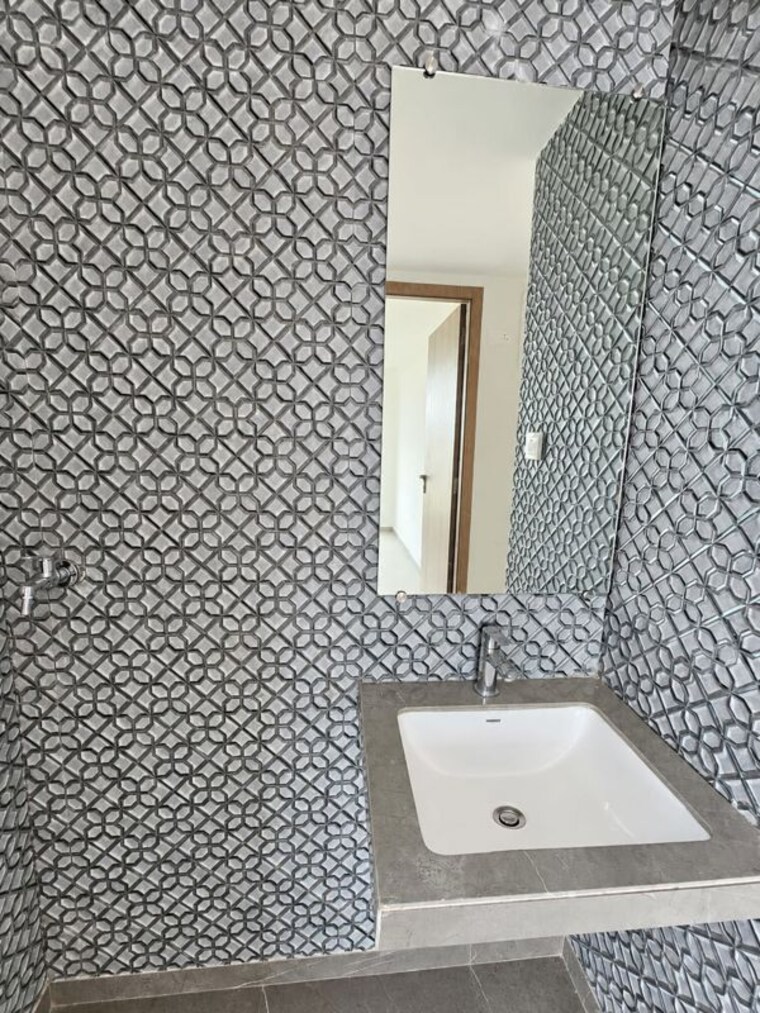 Bathroom, tharwani-majestic-towers 2 Bedroom 724 Sq.Ft. Apartment In Kalyan West Thane 10716324