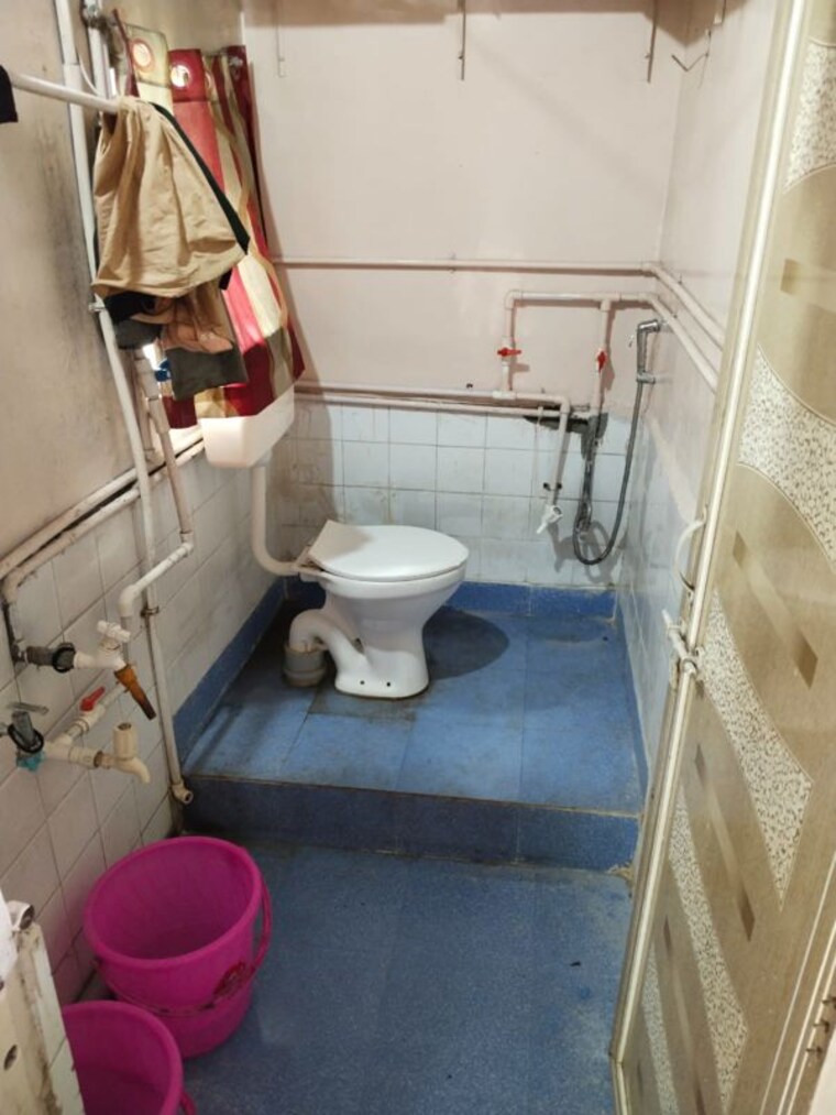 Bathroom, kasba peth Studio 120 Sq.Ft. Apartment In Kasba Peth Pune 10716335