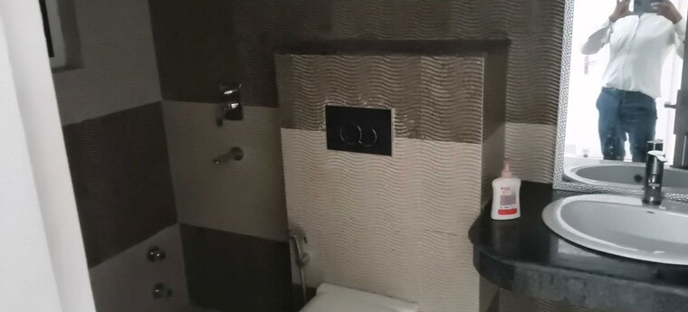 Bathroom, sector 23 3 Bedroom 1550 Sq.Ft. Builder Floor In Sector 23 Gurgaon 10716416