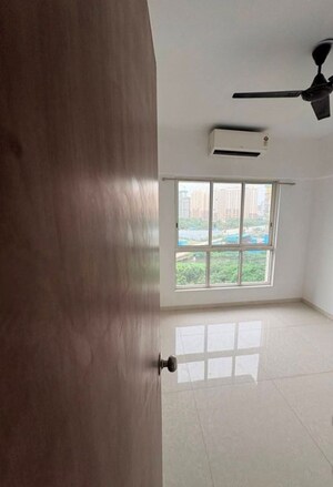 Room in 2 BHK Apartment at Lodha Amara, Kolshet Road – for Rent