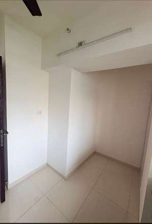Room in 2 BHK Apartment at Lodha Amara, Kolshet Road – for Rent
