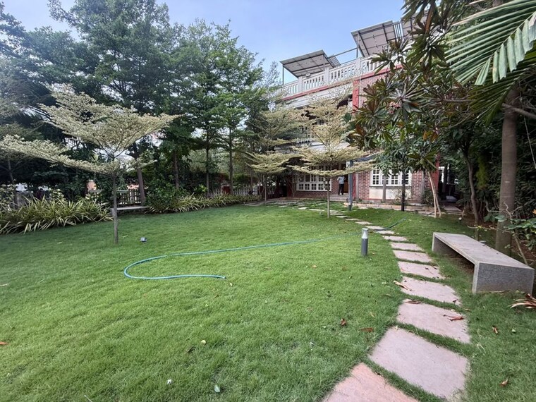 Garden, prestige-lakeside-habitat-villa 4 Bedroom 4934 Sq.Ft. Villa In Gunjur Bangalore 10716403