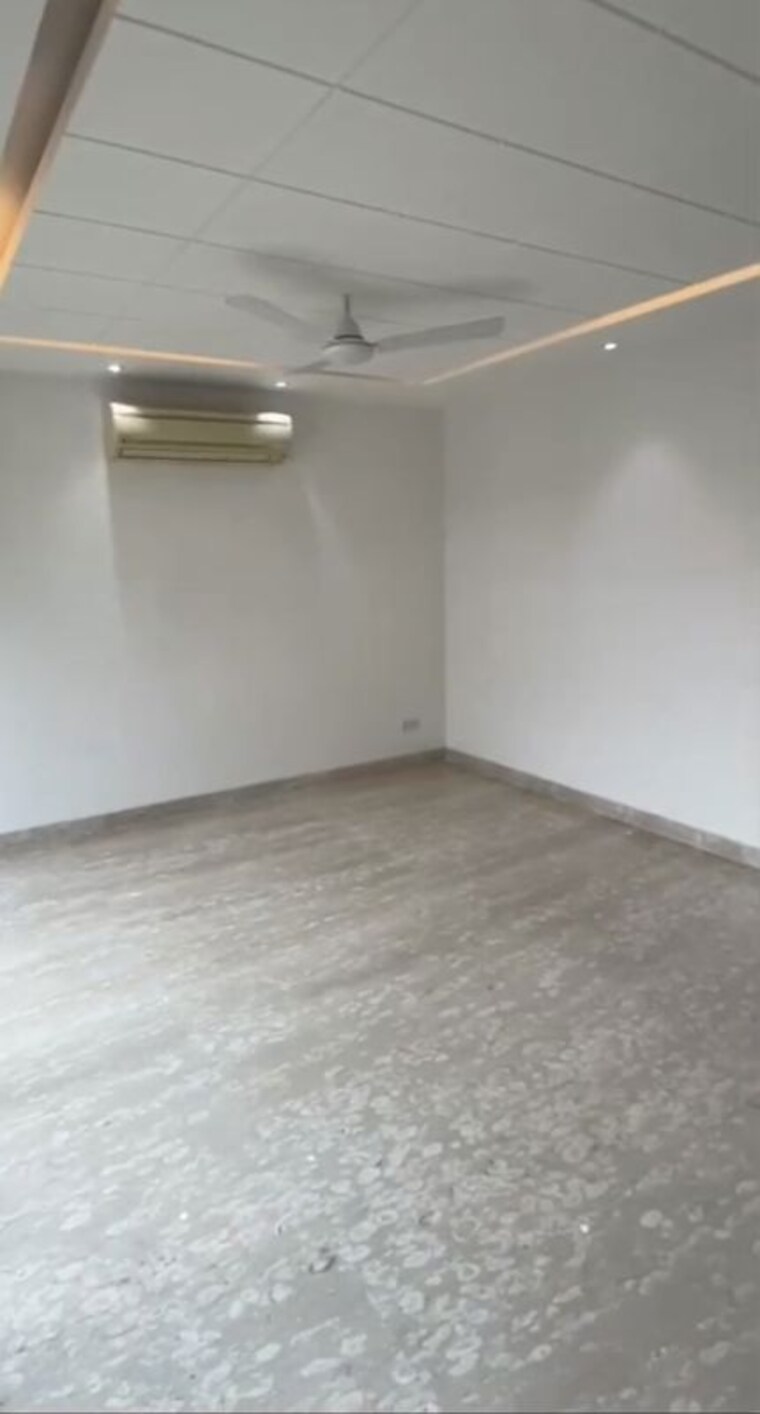 Room, panchsheel park 4 Bedroom 311 Sq.Yd. Builder Floor In Panchsheel Park Delhi 10716442