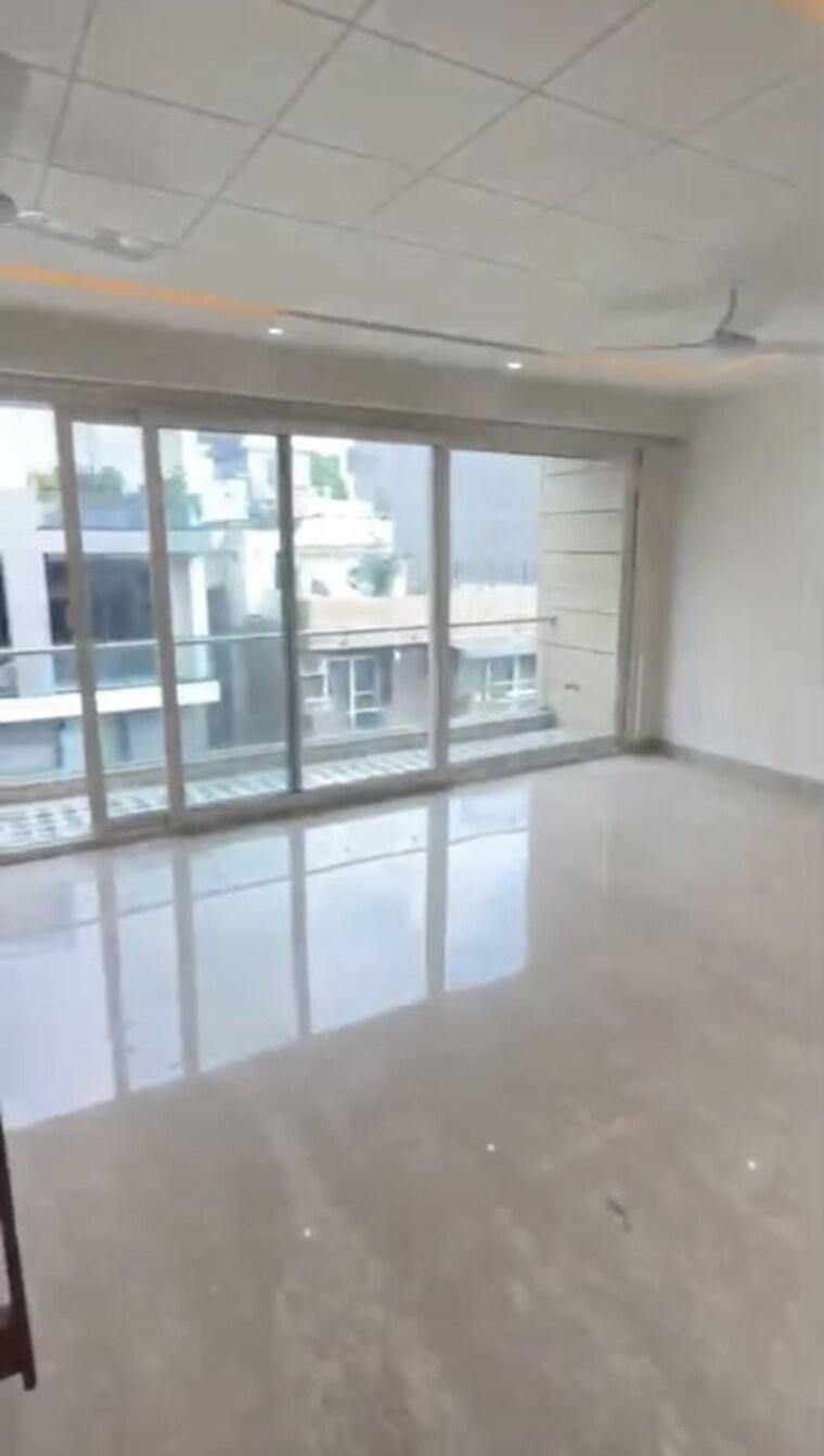 Room, panchsheel park 4 Bedroom 311 Sq.Yd. Builder Floor In Panchsheel Park Delhi 10716442