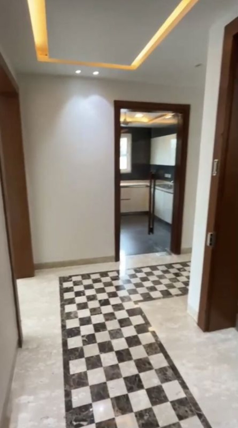 Room, panchsheel park 4 Bedroom 311 Sq.Yd. Builder Floor In Panchsheel Park Delhi 10716442