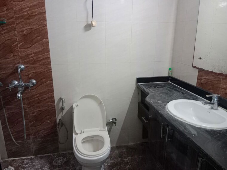 Bathroom, unitech-south-city-ii 3 Bedroom 1500 Sq.Ft. Builder Floor In Sector 50 Gurgaon 10716445