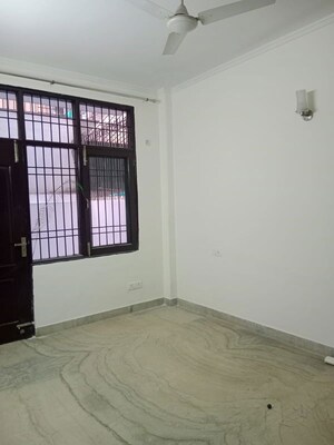 Room in 3 BHK Builder Floor at Unitech South City II, Sector 50 – for Rent
