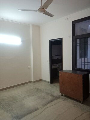 Room in 3 BHK Builder Floor at Unitech South City II, Sector 50 – for Rent