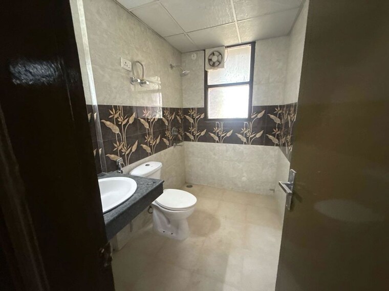 Bathroom, sector 22 3 Bedroom 1550 Sq.Ft. Builder Floor In Sector 22 Gurgaon 10716456