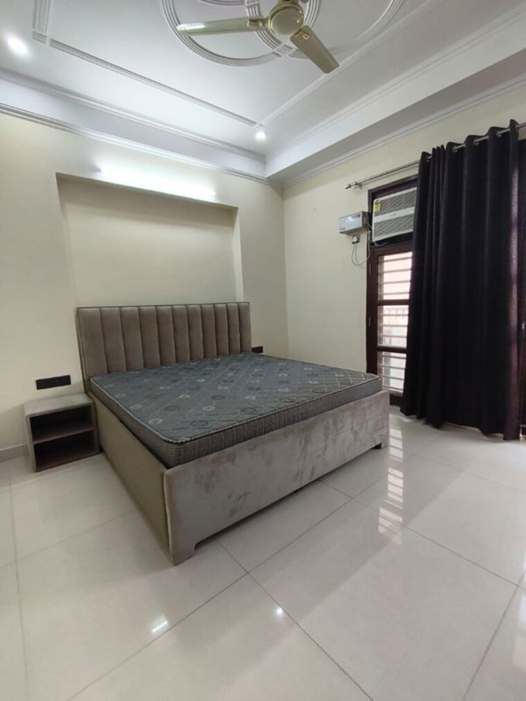 Bedroom, sector 57 3 Bedroom 2200 Sq.Ft. Builder Floor In Sector 57 Gurgaon 10716500