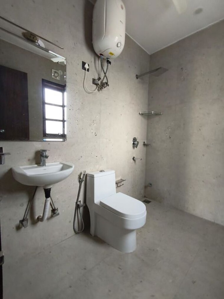 Bathroom, sector 57 3 Bedroom 2200 Sq.Ft. Builder Floor In Sector 57 Gurgaon 10716500