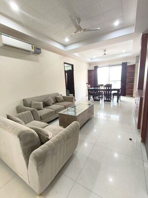 Building Lobby in 3 BHK Builder Floor at Sector 57 – for Rent