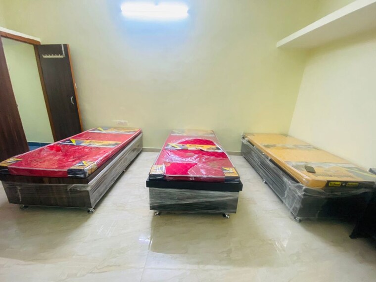Bedroom, vineet khand Pg For Girls In Vineet Khand 10716534