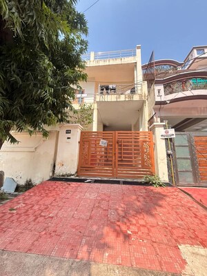  Pg – Exterior View View at Vineet Khand - for Rent