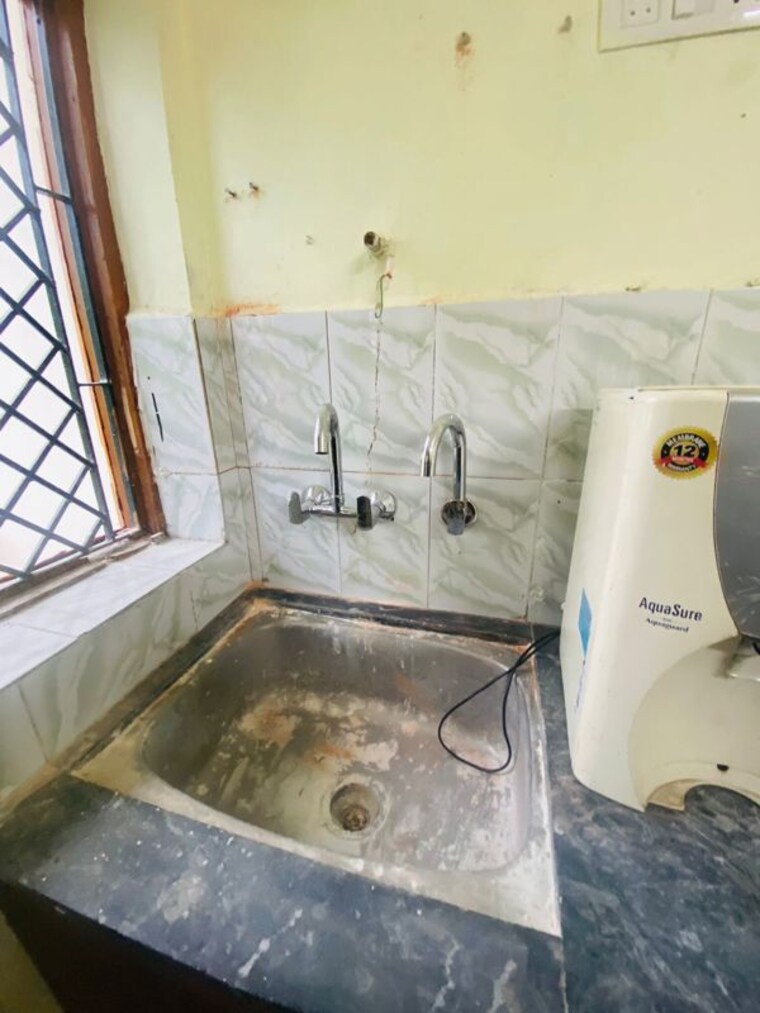 Bathroom, vineet khand Pg For Girls In Vineet Khand 10716534