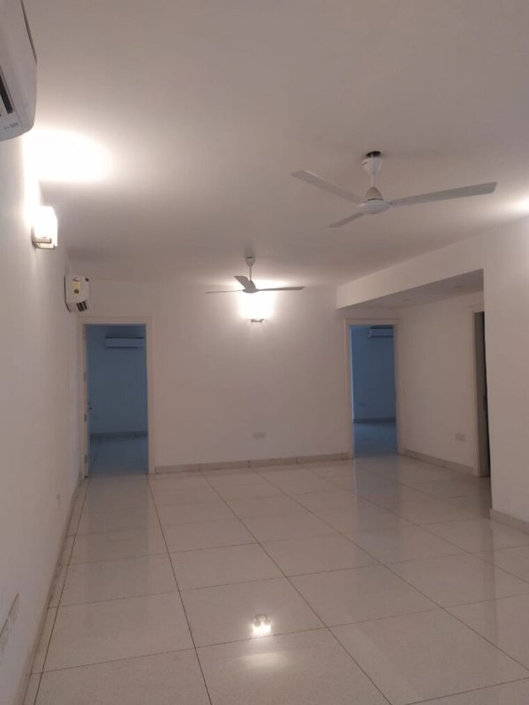 Room, greater kailash ii 3 Bedroom 350 Sq.Yd. Builder Floor In Greater Kailash ii Delhi 10716555