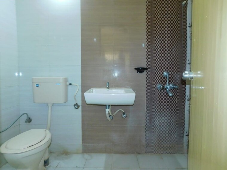 Bathroom, rama-capriccio-phase-i 2 Bedroom 1000 Sq.Ft. Apartment In Wakad Pune 10716566