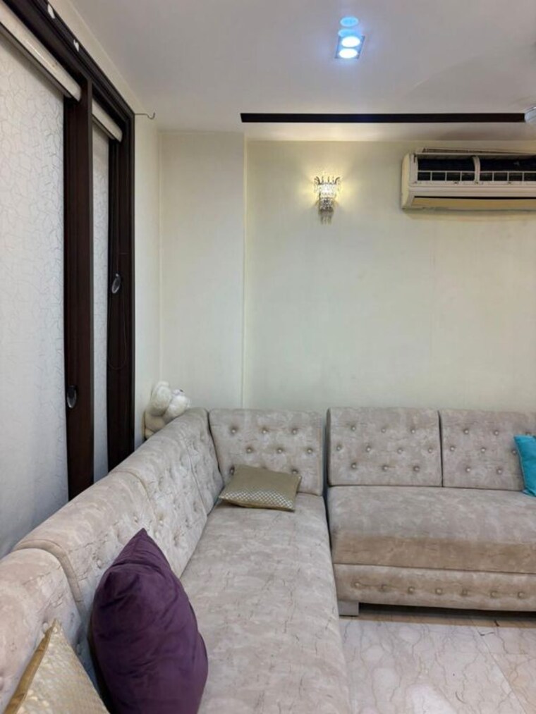 Bedroom, hemkunt colony 3 Bedroom 180 Sq.Yd. Builder Floor In Hemkunt Colony Delhi 10716580