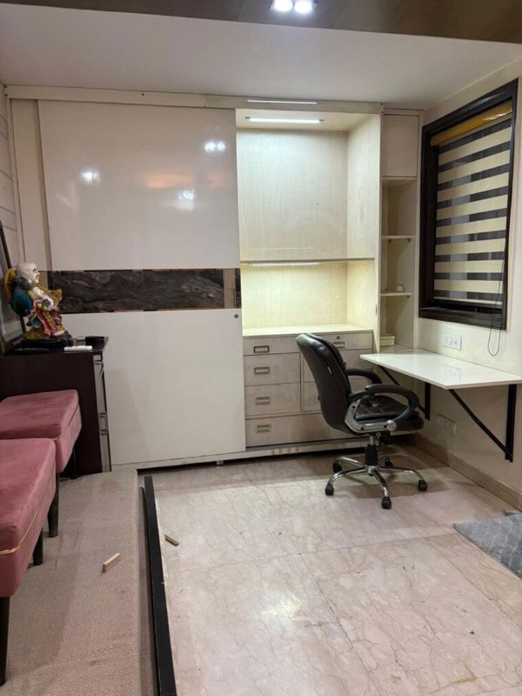 Team Area, hemkunt colony 3 Bedroom 180 Sq.Yd. Builder Floor In Hemkunt Colony Delhi 10716580