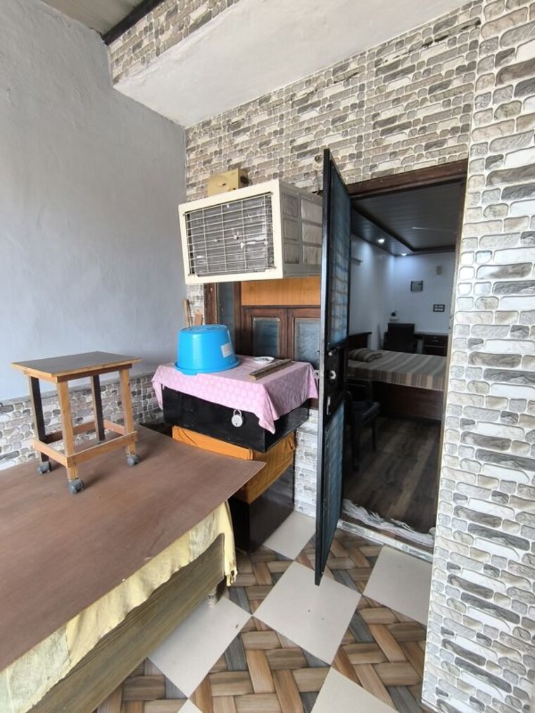 Team Area, green fields colony 4 Bedroom 270 Sq.Yd. Builder Floor In Green Fields Colony Faridabad 10716594