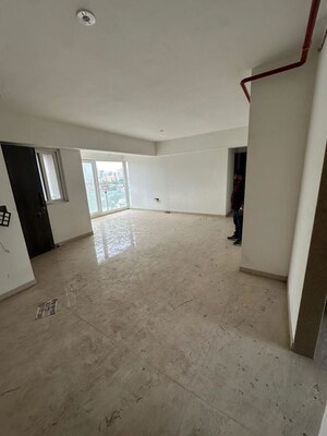Room in 4 BHK Apartment at ND Palai Towers, Goregaon West – for Rent