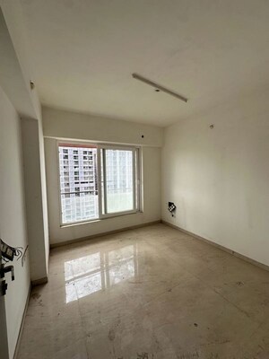 Room in 4 BHK Apartment at ND Palai Towers, Goregaon West – for Rent