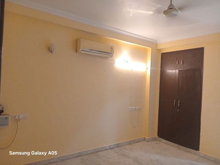 Room, panchsheel enclave 3 Bedroom 265 Sq.Yd. Builder Floor In Panchsheel Enclave Delhi 10716612