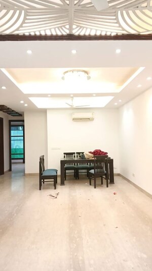 Room in 3 BHK Builder Floor at Defence Colony – for Sale