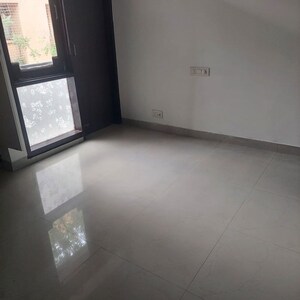 Room in 3 BHK Builder Floor at Safdarjung Enclave – for Rent