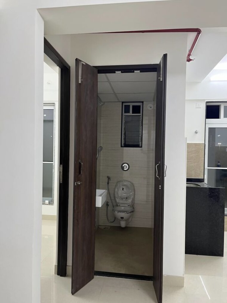 Bathroom, hubtown-harmony 3 Bedroom 559 Sq.Ft. Apartment In Matunga Mumbai 10716600