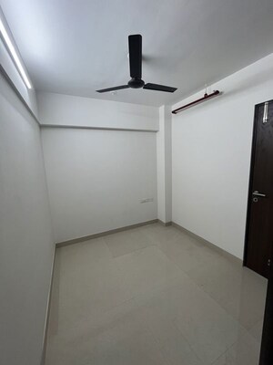 Room in 3 BHK Apartment at Hubtown Harmony, Matunga – for Sale