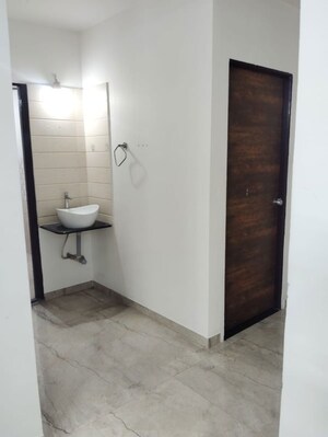 Room in 3 BHK Apartment at Omkar Nagar – for Rent