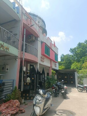  Independent House For Sale in Dindoli