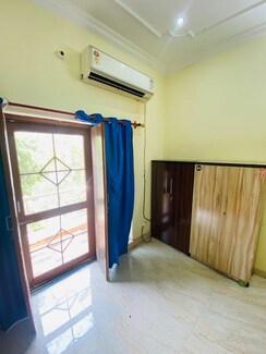 Pg For Rent in Vineet Khand 6