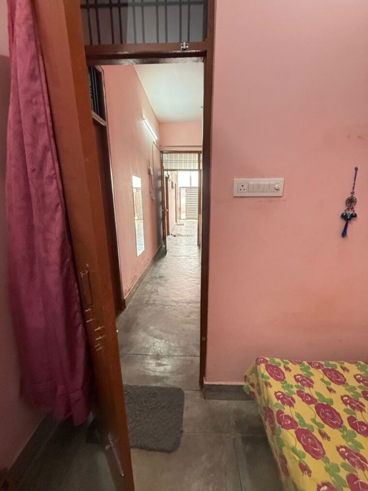 Bedroom, vineet khand Pg For Girls In Vineet Khand 10716777