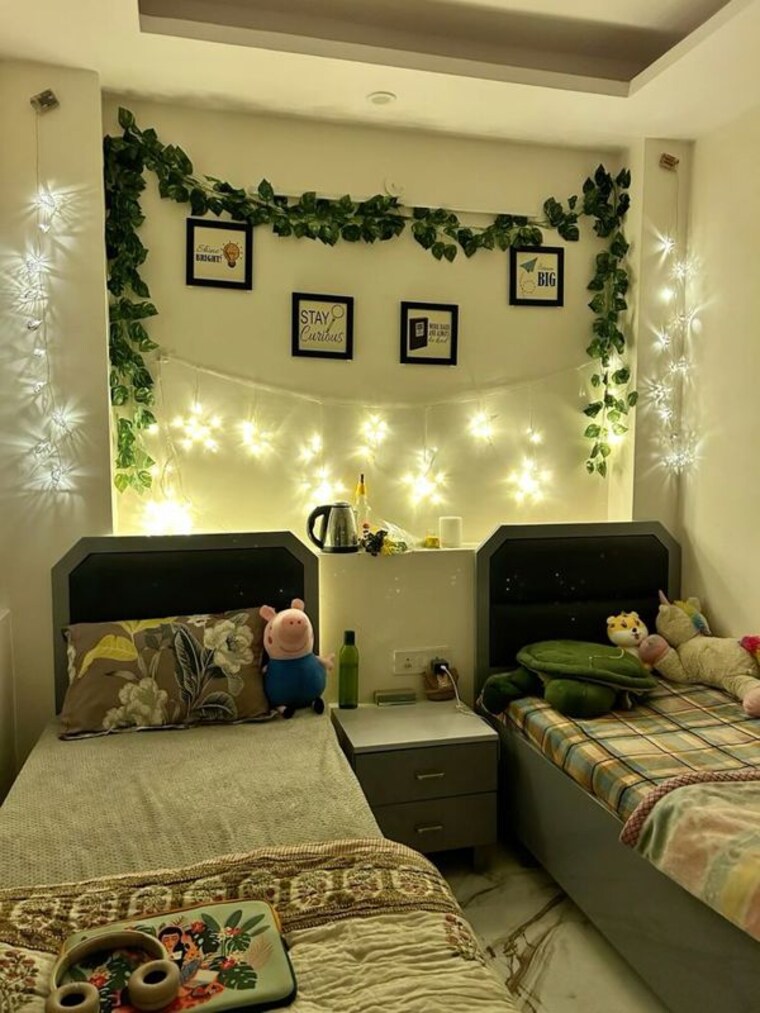Living Room, vineet khand Pg For Girls In Vineet Khand 10716785