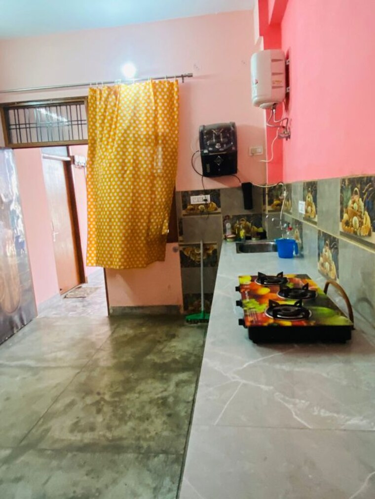 Bedroom, vineet khand Pg For Girls In Vineet Khand 10716785