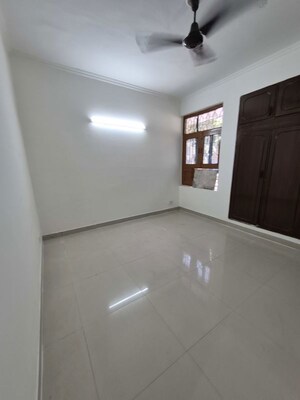 Room in 2.5 BHK Builder Floor at Mayur Vihar – for Rent
