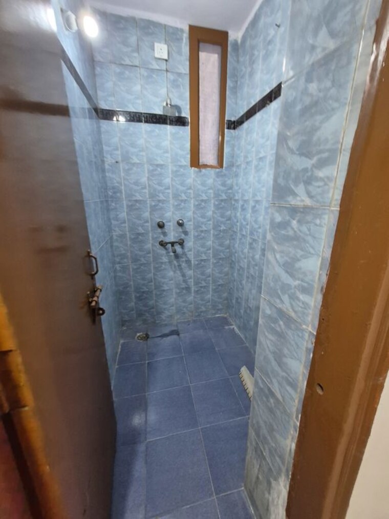 Washroom, mayur vihar 2.5 Bedroom 850 Sq.Ft. Builder Floor In Mayur Vihar Delhi 10716804