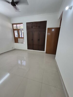 Room in 2.5 BHK Builder Floor at Mayur Vihar – for Rent