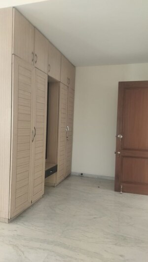 Room in 3 BHK Builder Floor at Jubilee Hills – for Rent