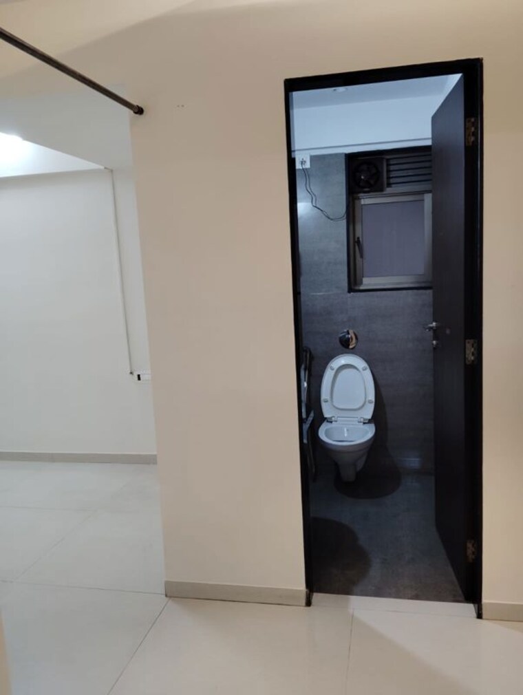 Bathroom, vakola 1 Bedroom 450 Sq.Ft. Apartment In Vakola Mumbai 10716922
