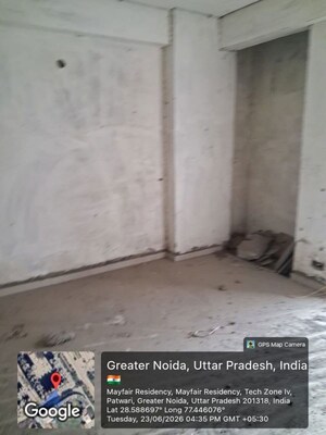 Room in  Apartment at Kulesara Noida – for Sale