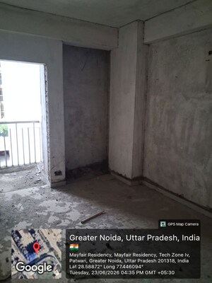 Room in  Apartment at Kulesara Noida – for Sale
